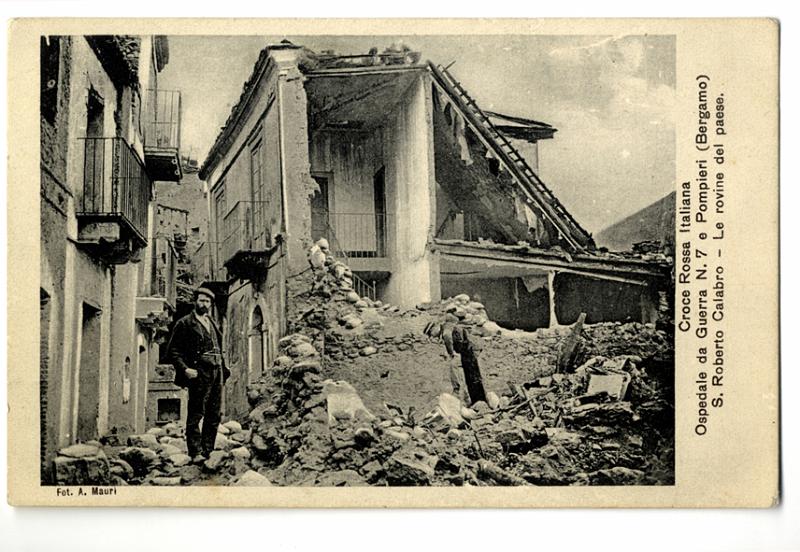 A2P28-e_1.jpg - Croce Rossa Italiana - Ospedale da Guerra N.7 e Pompieri (Bergamo) S. Roberto Calabro - Le rovine del paese.