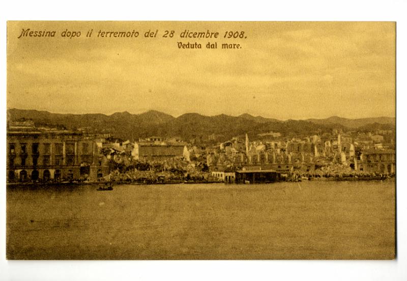A2P22-d_1.jpg - Messina dopo il terremoto del 28 dicembre 1908. Veduta dal mare.