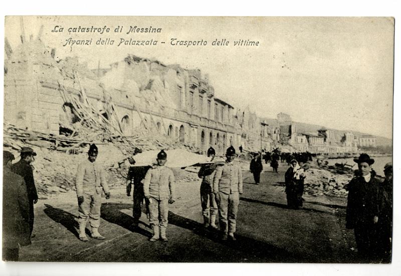 A3P15-b_1.jpg - La Catastrofe di Messina - Avanzi della Palazzata - Trasporto delle Vittime