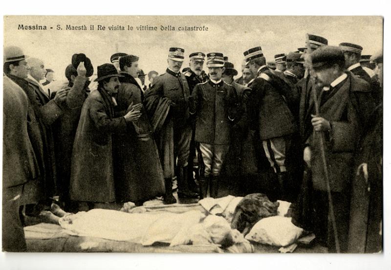 A3P16-b_1.jpg - Messina - S.Maestà il Re visita le vittime della catastrofe