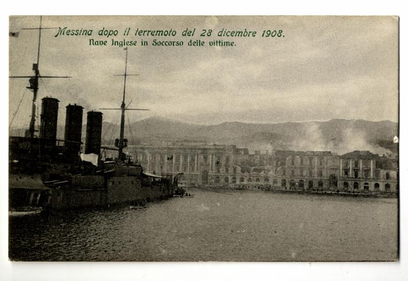 A3P25-a_1.jpg - Messina dopo il terremoto del 28 dicembre 1908. Nave Inglese in Soccorso delle vittime.