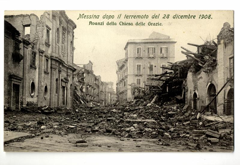 A3P26-b_1.jpg - Messina dopo il terremoto del 28 dicembre 1908. Avanzi della Chiesa delle Grazie.