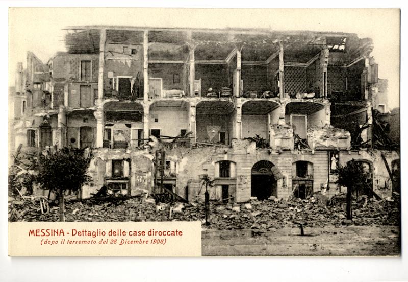 A3P31-c_1.jpg - MESSINA - Dettaglio delle case diroccate (dopo il terremoto del 28 Dicembre 1908)