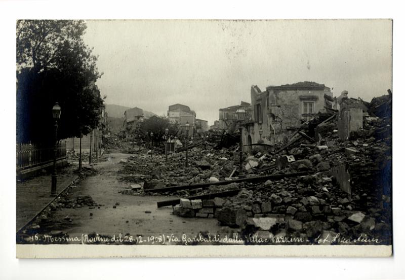 A3P36-e_1.jpg - 16. Messina (Rovine del 28-12-1908) Via Garibaldi dalla Villa Mazzini - fot. L. Martinez