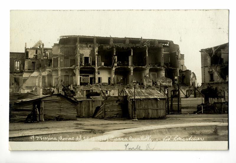A3P36-f_1.jpg - 17. Messina (Rovine del 28-12-1908) Piazza Cavallotti - fot. L. Martinez