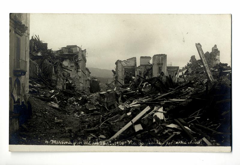 A3P37-c_1.jpg - 4. Messina (Rovine del 28-12-1908) Via Garibaldi - fot. L. Martinez