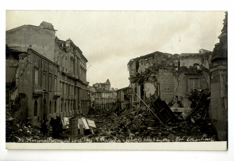 A3P37-f_1.jpg - 32 Messina (Rovine del 28-12-1908) Via Casapia e palazzo delle Finanze - fot. L. Martinez