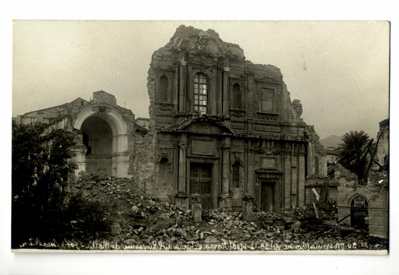 A3P38-b_1.jpg - 20. Messina (Rovine del 28-12-1908) Piazza e Chiesa di S. Giovanni di Malta fot. L. Martinez