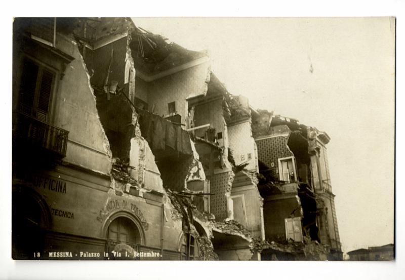 A3P44-c_1.jpg - Messina - Palazzo in Via 1. Settembre.