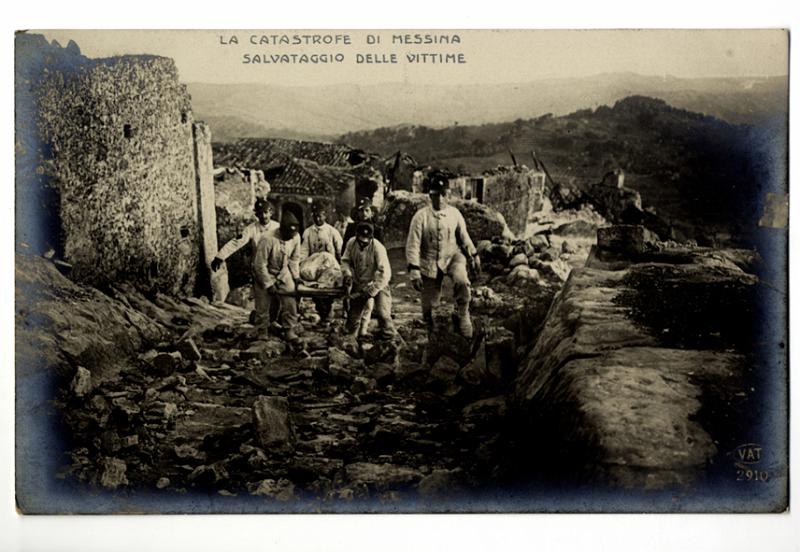 A3P45-d_1.jpg - La Catastrofe Di Messina - Salvataggio Delle Vittime