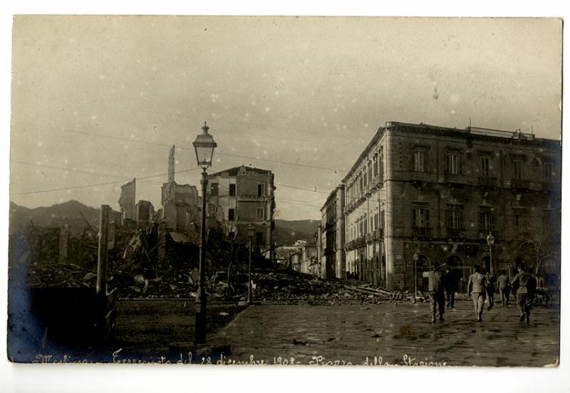 A3P45-f_1.jpg - Messina - Terremoto del 28 dicembre 1908. Piazza della Stazione