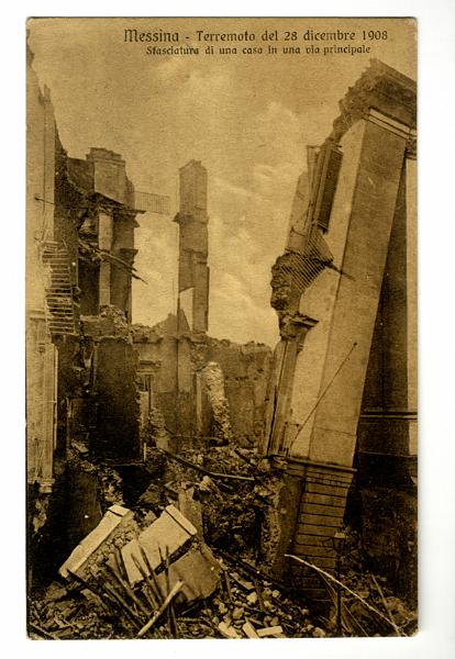 A3P46-f_1.jpg - Messina - Terremoto del 28 dicembre 1908. Sfasciatura di una casa in una via principale