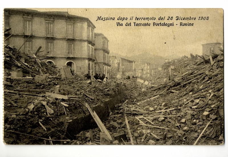 A3P47-b_1.jpg - Messina dopo il terremoto del 28 Dicembre 1908. Via del Torrente Portalegni - Rovine