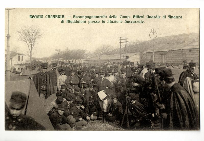 A2P19-e_1.jpg - REGGIO CALABRIA - Accompagnamento della Comp. Allievi Guardie di finanza di Maddaloni presso la Stazione Succursale.