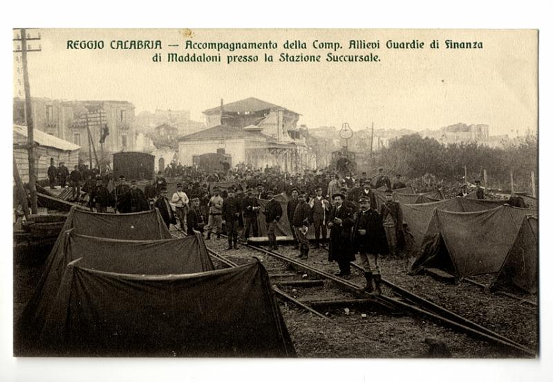 A2P19-f_1.jpg - REGGIO CALABRIA - Accompagnamento della Comp. Allievi Guardie di finanza di Maddaloni presso la Stazione Succursale.