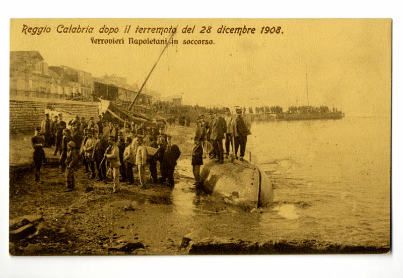 A2P21-c_1.jpg - Reggio Calabria dopo il terremoto del 28 dicembre 1908 - Ferrovieri Napoletani in soccorso