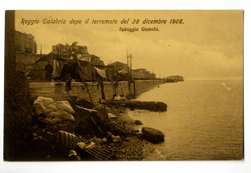A2P21-e_1.jpg - Reggio Calabria dopo il terremoto del 28 dicembre 1908 - Spiaggia Giunchi.