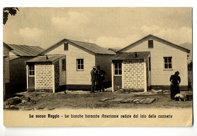 A2P25-b_1.jpg - La nuova Reggio - Le bianche baracche Americane vedute dal lato delle cucinette
